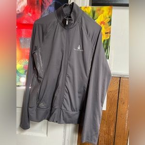 ADIDAS full zip golf jacket It is light weight good for golf or anything outsid